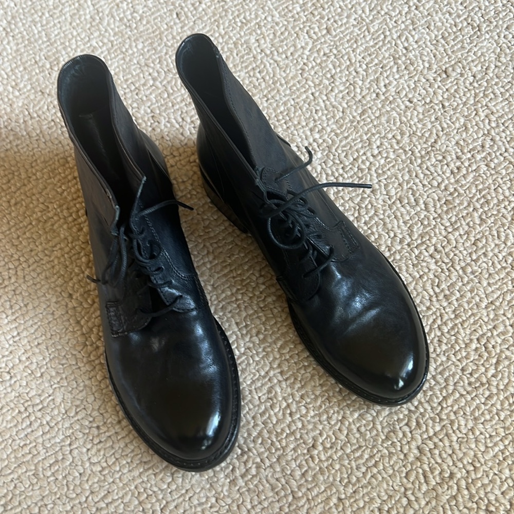 Combat style lace up boots, made in Italy, black size 40